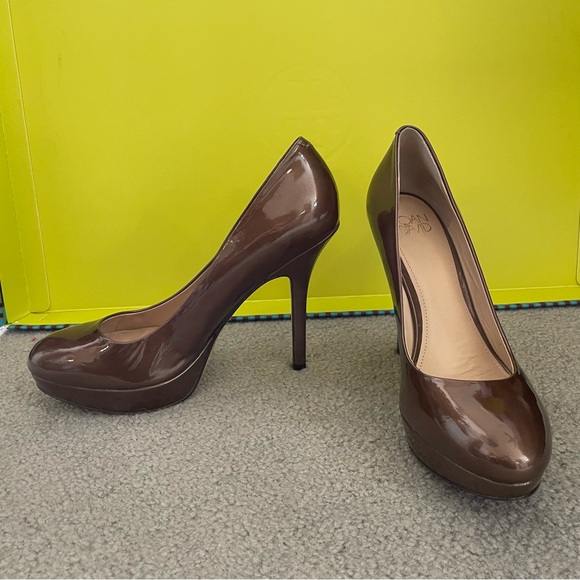Escarpins Joan & David Flipp – Taille US 7.5 (env. 38), Noir Vernis, Talon Ultra Haut, Occasion